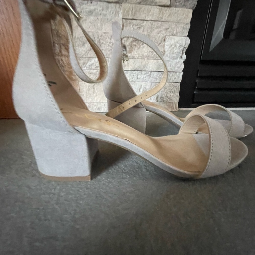 New in box lulus Harper light grey suede ankle strap heels size 8
